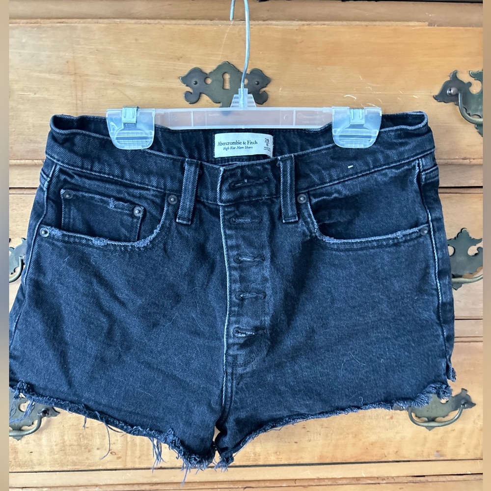Women’s black denim Abercrombie shorts size 28